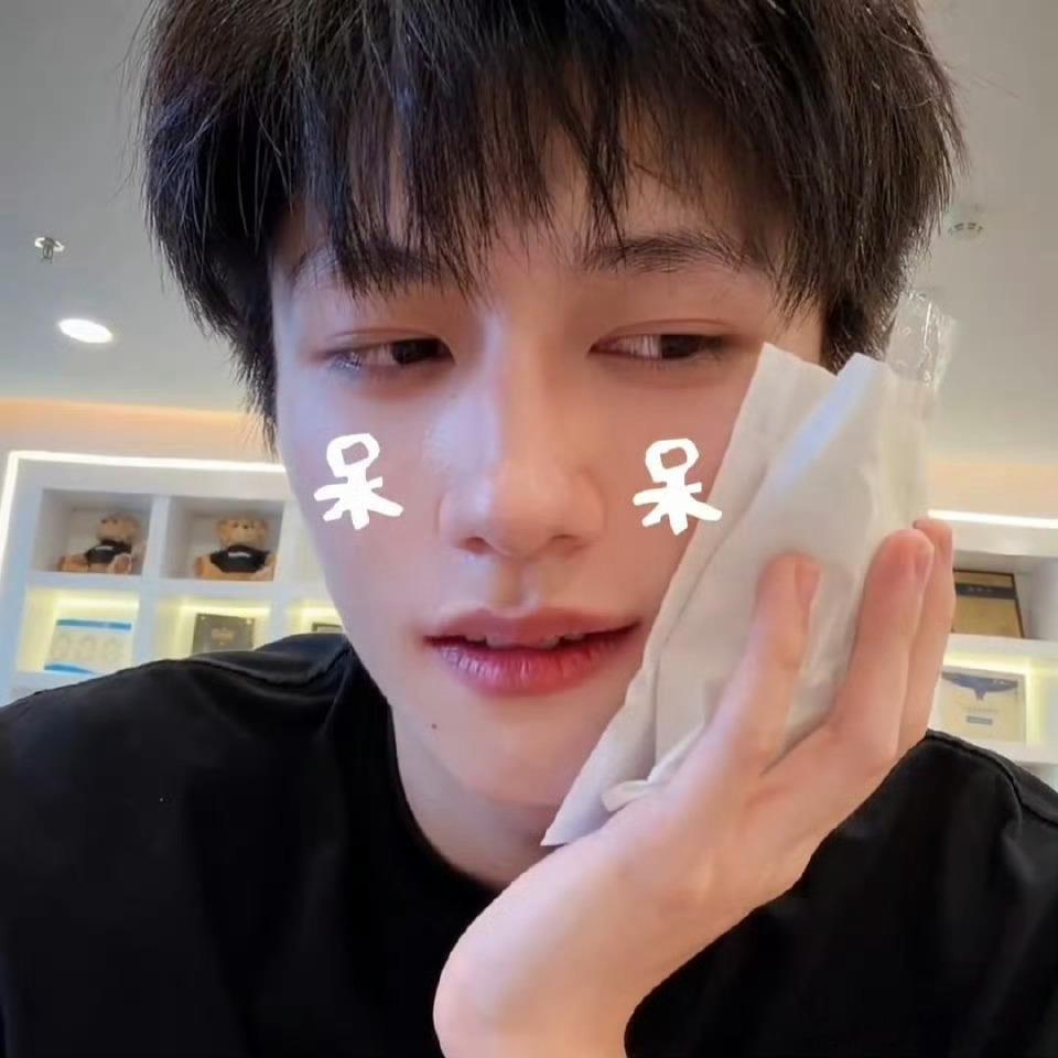 朱志鑫拔完智齿的状态刷到小志拔完智齿的样子狠狠共情了谁懂😭真的太能感同身受了！