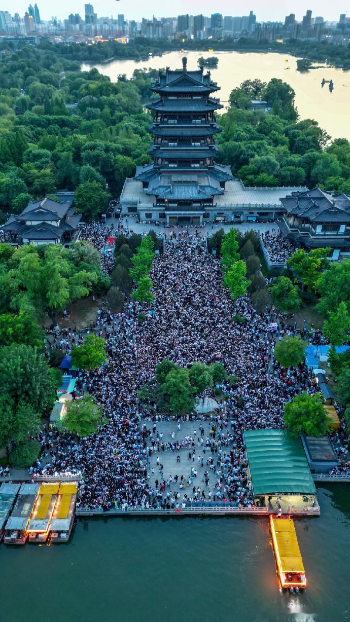 五一入境游新热门省份揭晓 五一入境游热度飙升多省出圈，文旅魅力席卷全球，成龙凭超