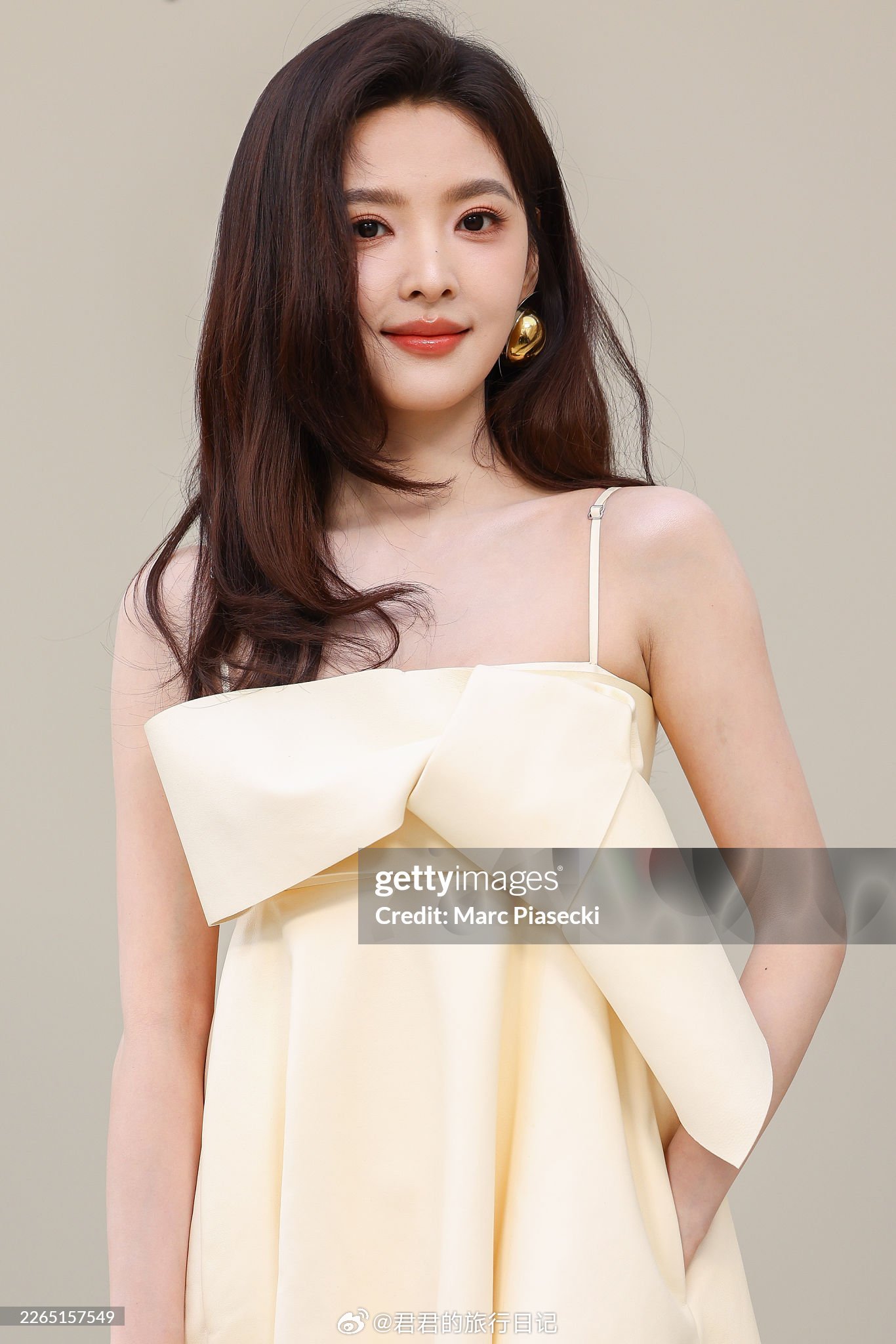 章若楠出席巴黎时装周的纪梵希秀，来看看g社图 