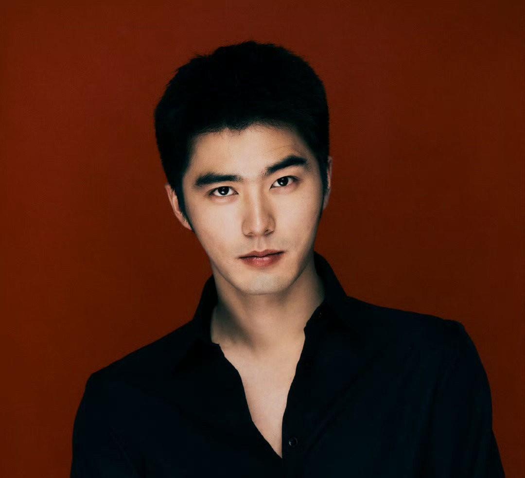 社会关注：
       演员刘奕畅打军人事件
            据网上报