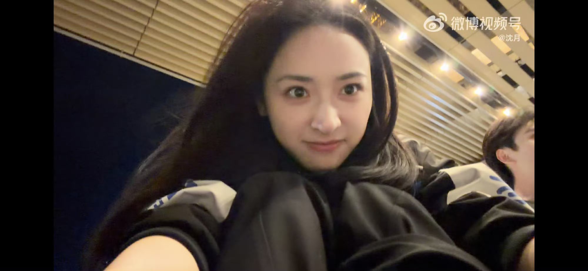 沈月亲爱的客栈收官vlog总是在沈月的镜头里，看到快乐和幸福，但一想到之后可能看