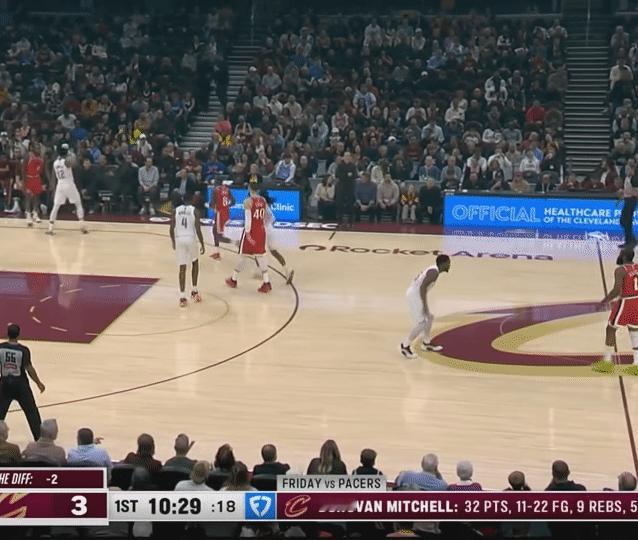 这球属于伦纳德顶级的空切篮下意识，加上哈登在中线附近看到机会后，直接从中线把球准