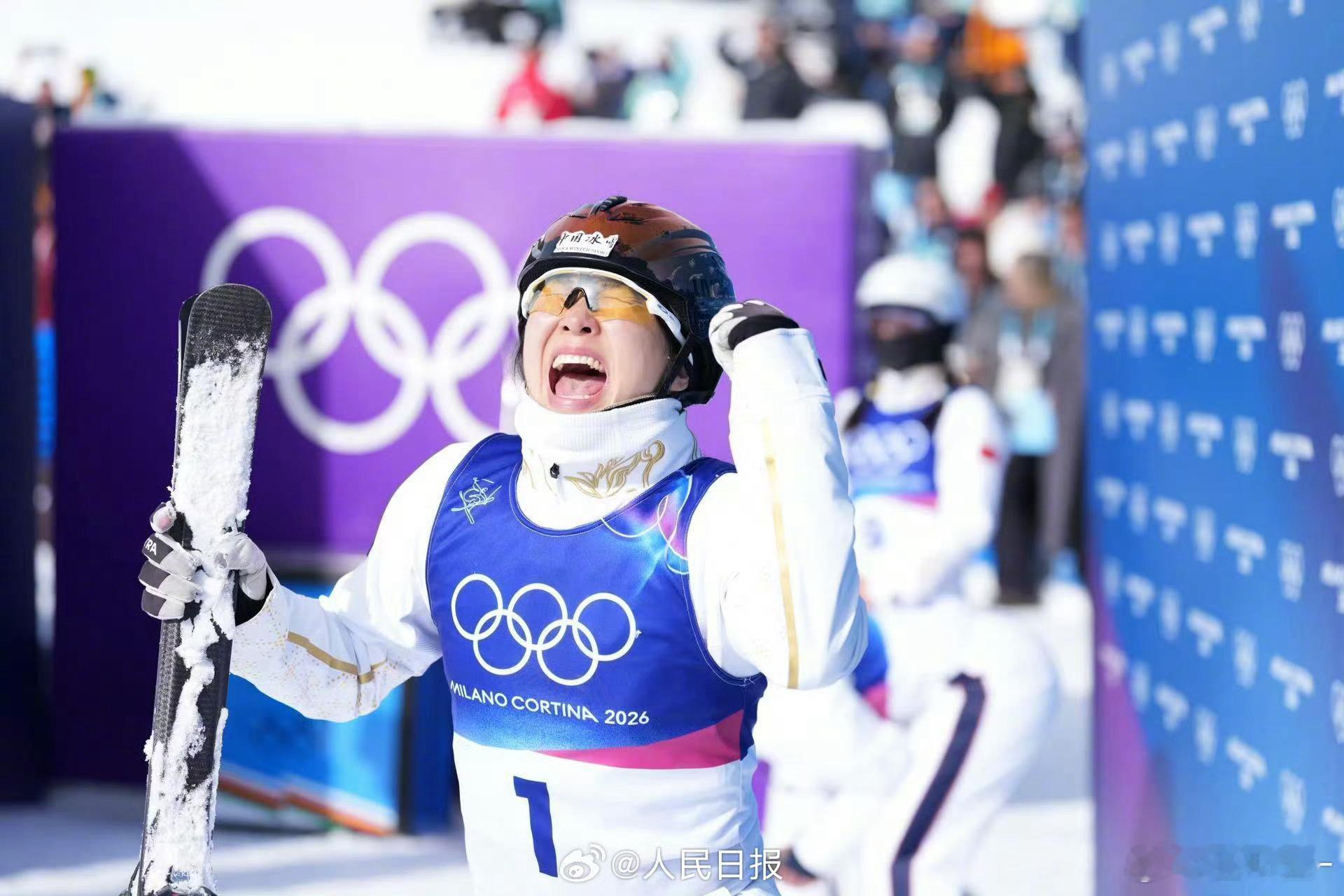 这三位大神的空中姿态太神了苏翊鸣～徐梦桃～谷爱凌～浪姐首位冬奥会卫冕冠军