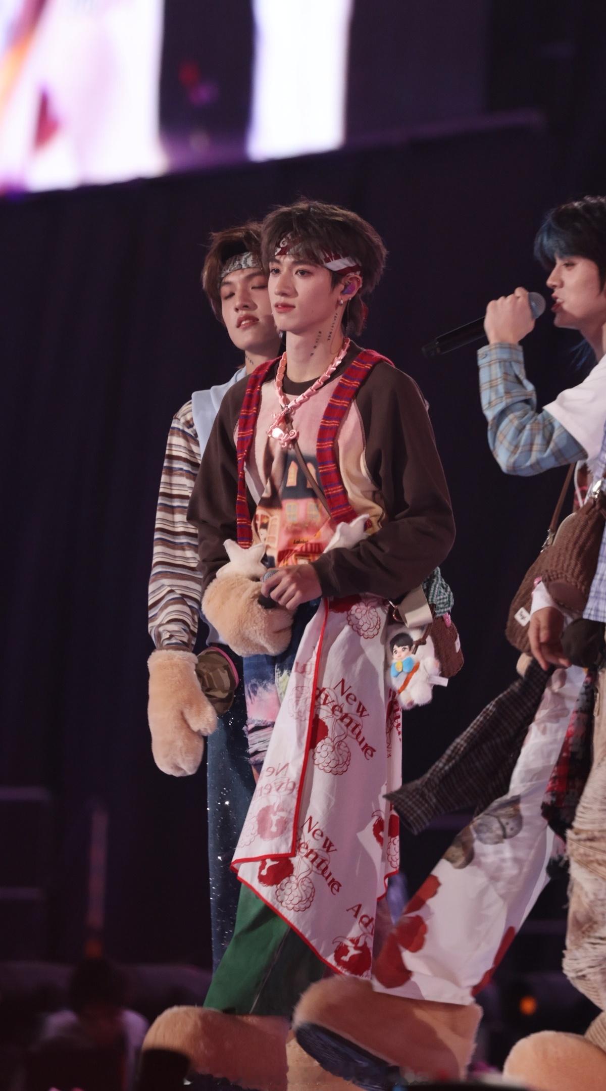 朱志鑫新音演唱会饭拍生图（稿主自摄） 