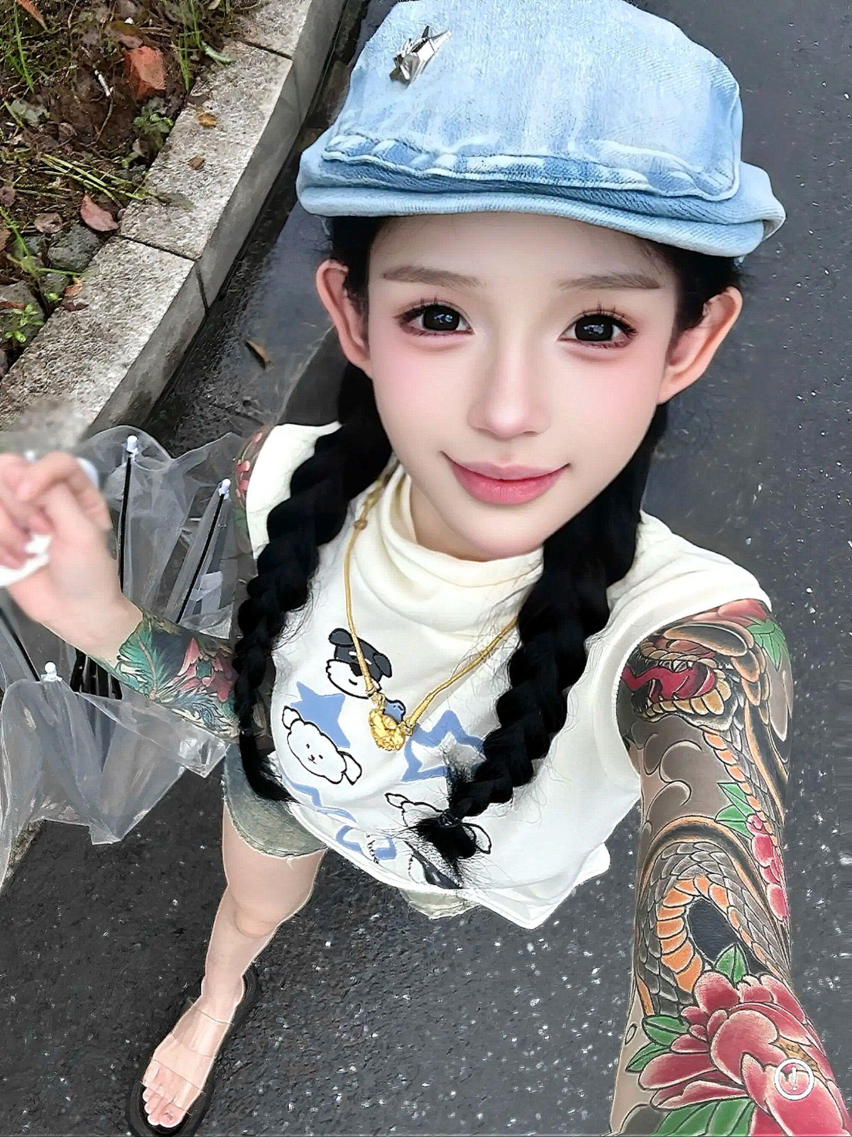 原来抬头月牙弯弯 说的是爱人的双眼