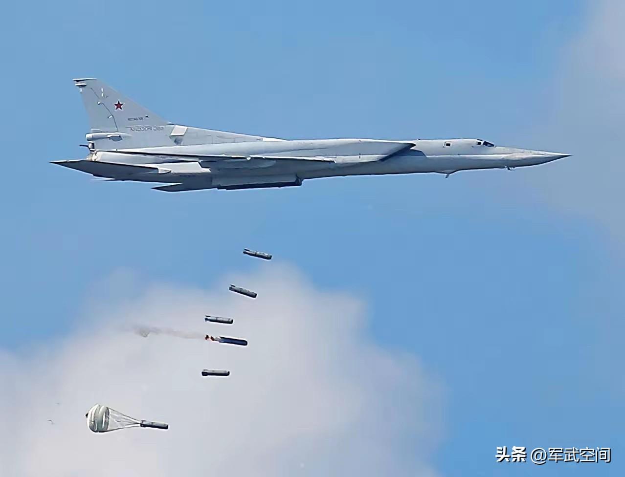 俄白两国重兵集结波兰边界，与4万北约军队对峙！
在俄罗斯无人机飞越波兰领空后，波