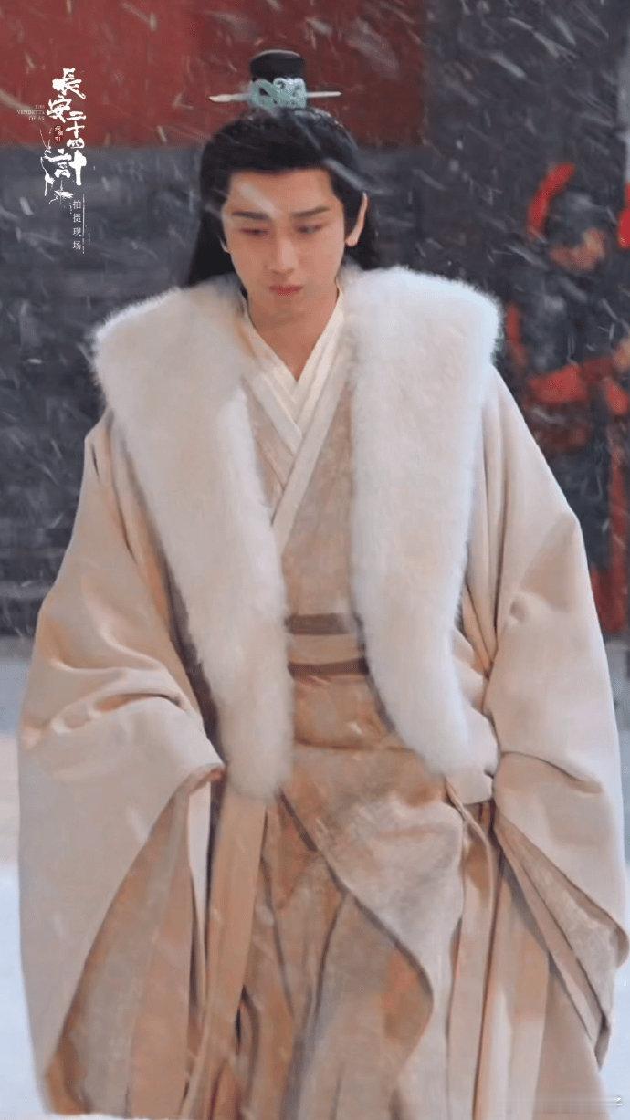 长安二十四计明日开播  长安二十四计明天终于要开播了，成毅和老戏骨的配合超默契，