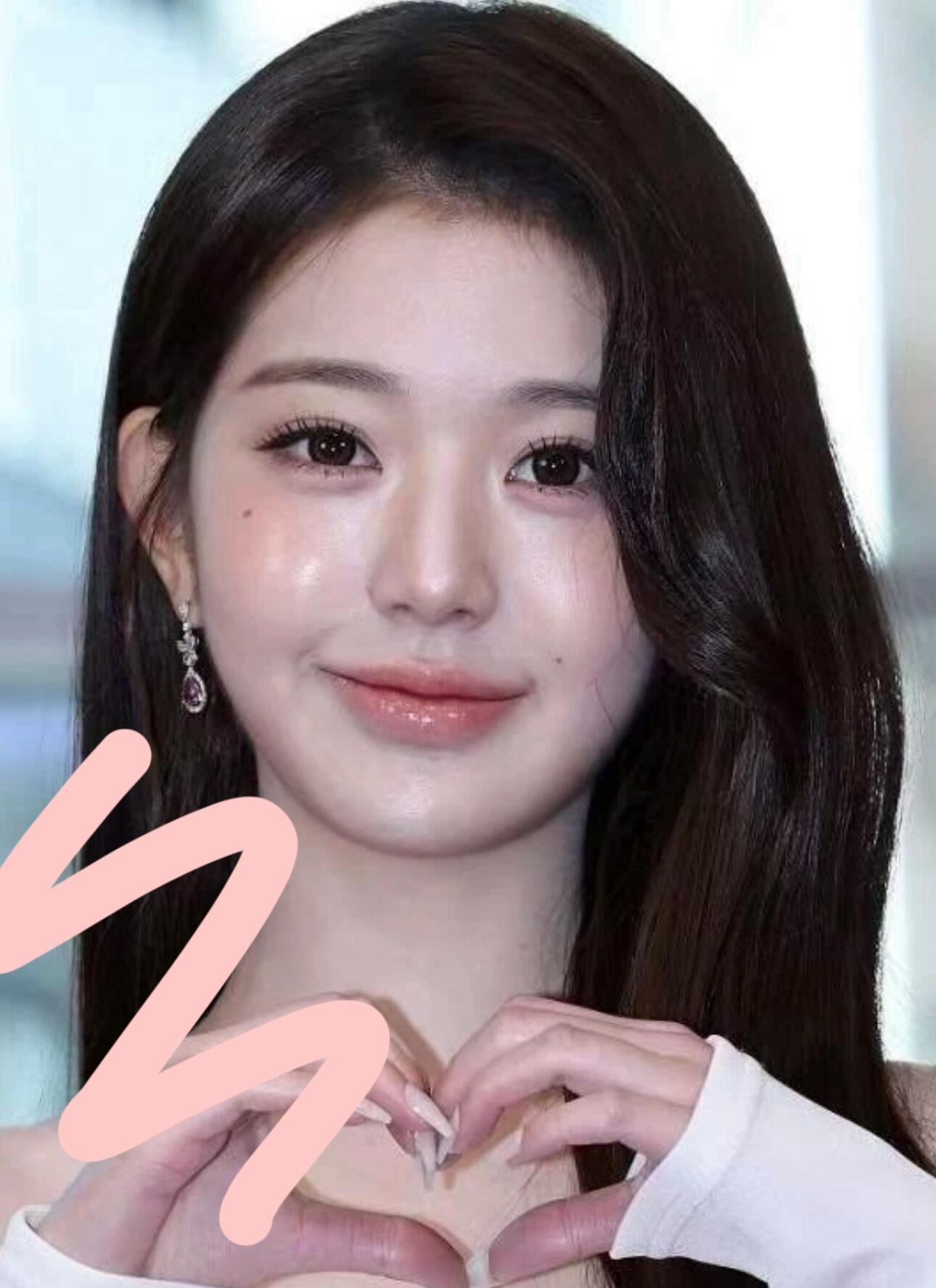 元英 新闻图就是最好的腮红代言…. 