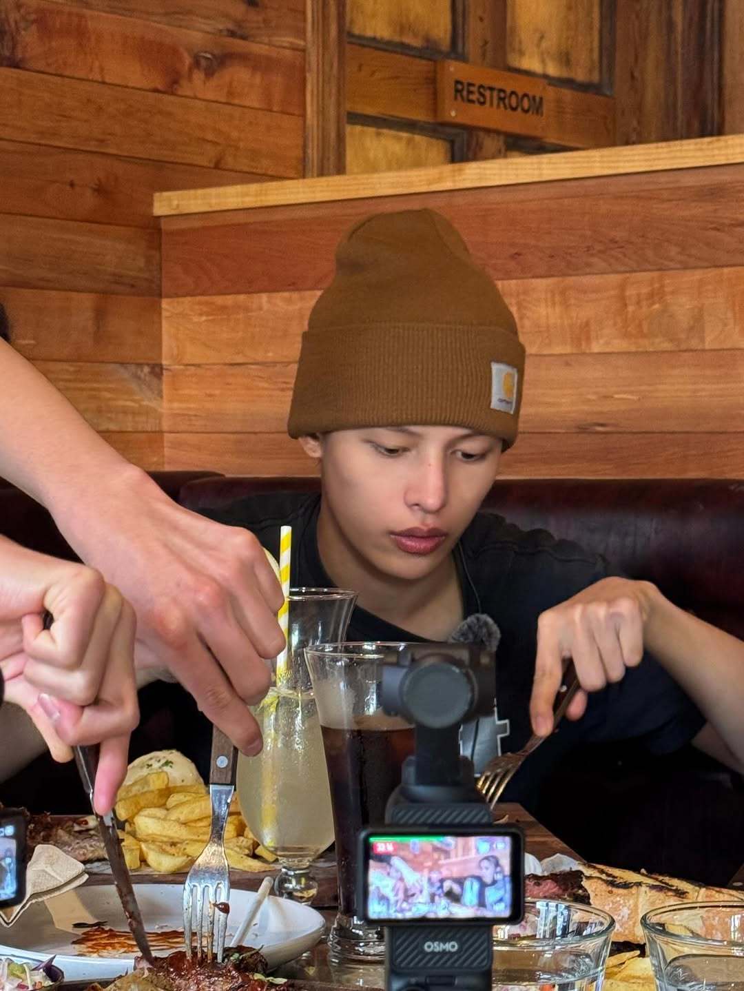 赵雨凡JAMES 🦅赵雨凡 一组照片展现詹詹一次充实的出行🥰 