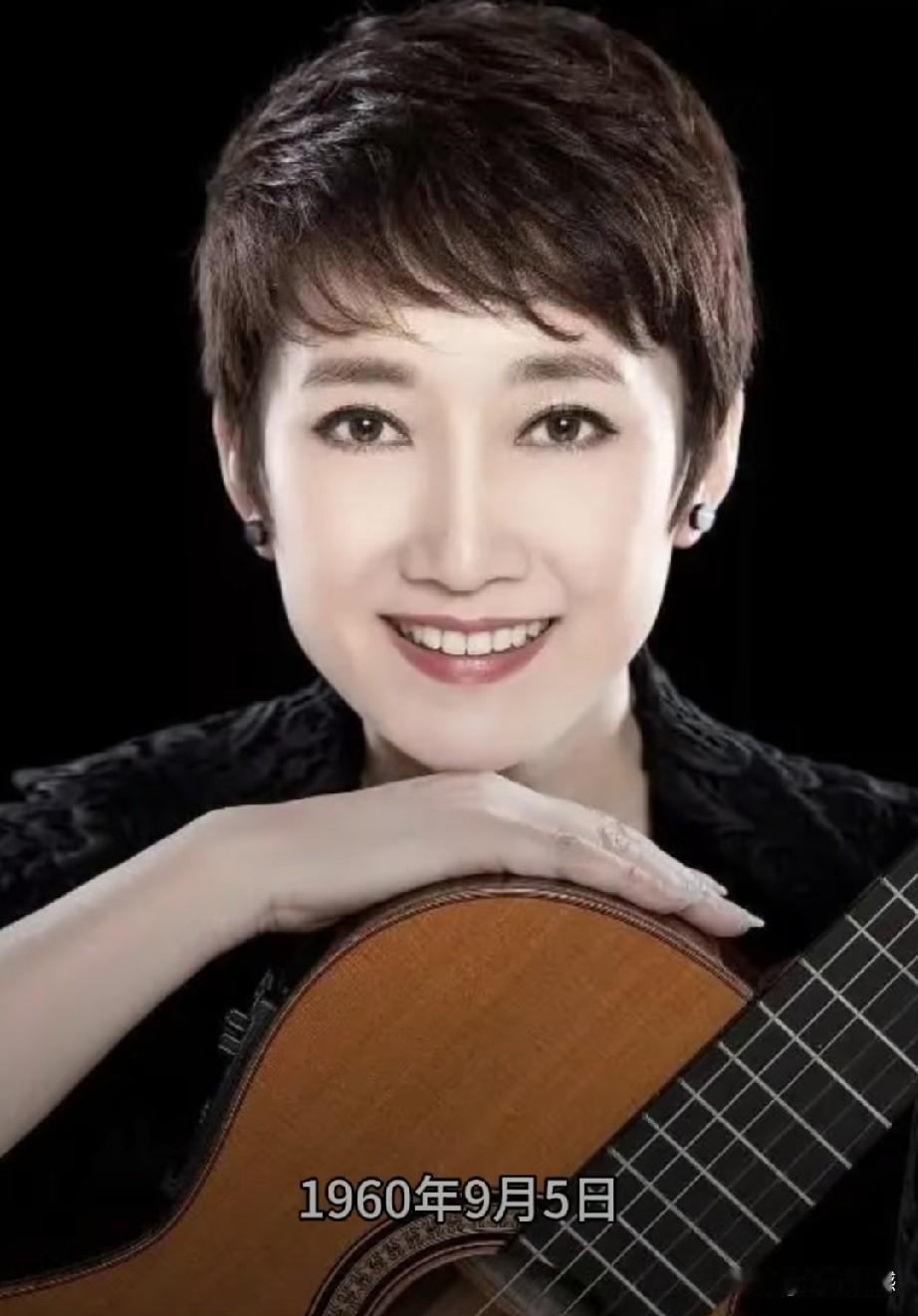 成方圆一直是我心中的女神，以前真不知道她多大岁数，今天问豆包才知道，她是1960