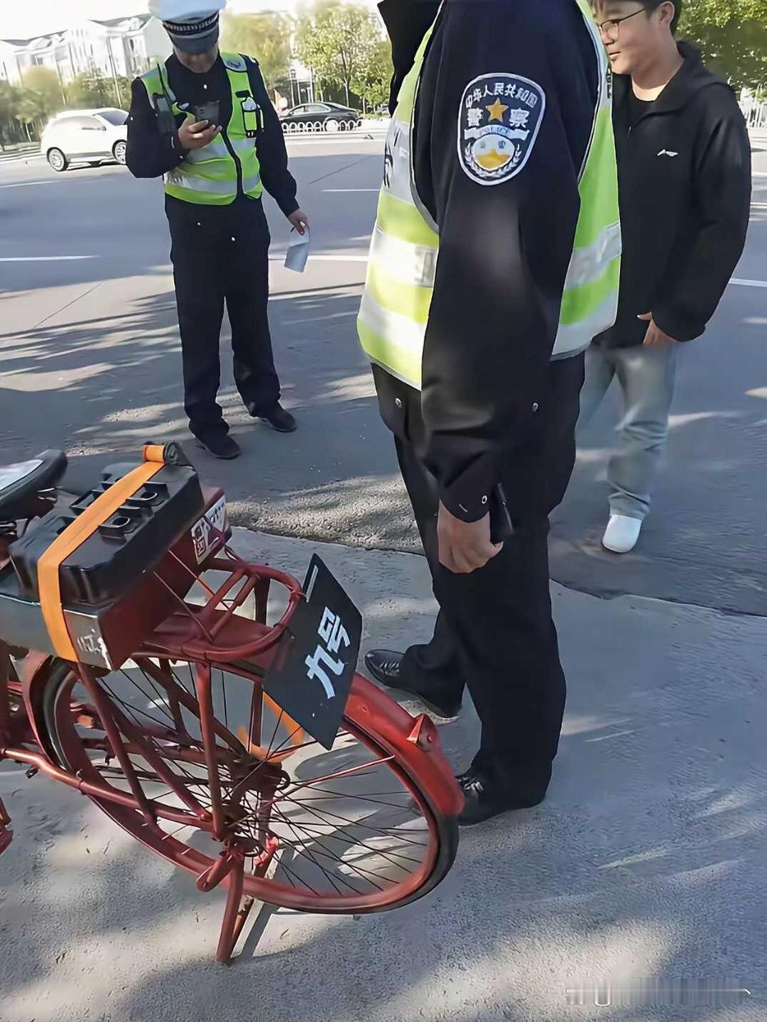 交警都气笑了，果然高手在民间 