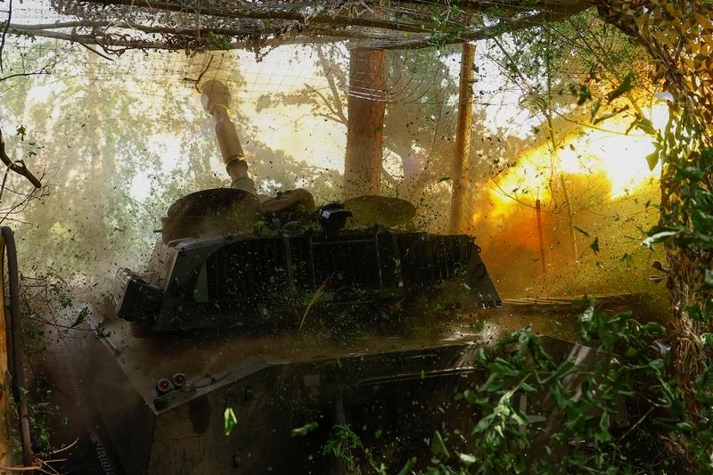 我国无人坦克的研制成功太牛了，那威力火力简直无敌！
从国际形势看，无人设备发展迅