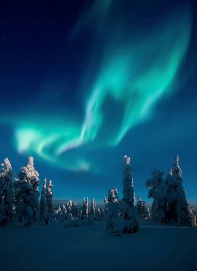 在北极圈逛中超的真实感受浙江一车企载着车主去北极追极光  2026年1月有一支中