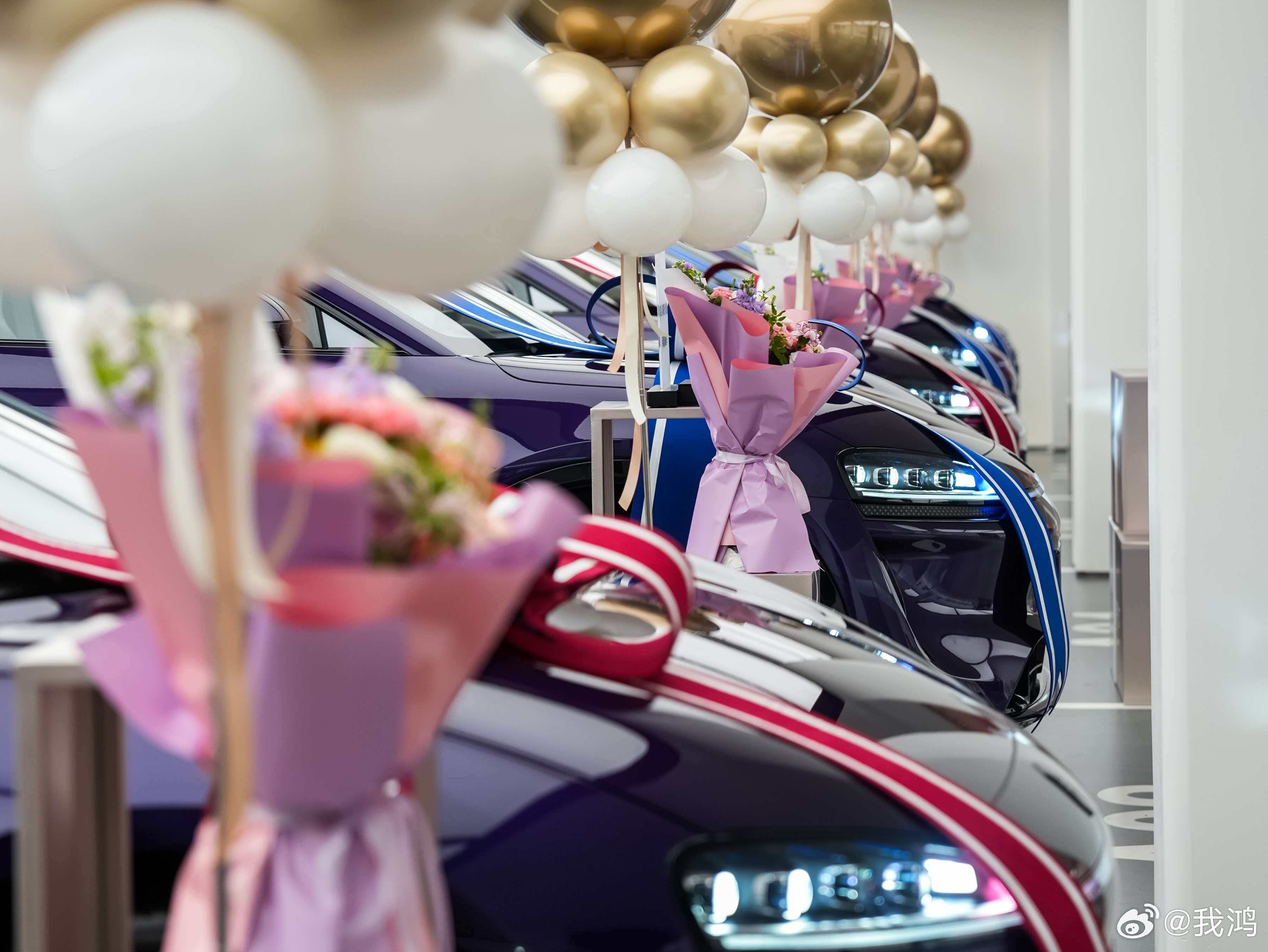 第1批896线双光路图像级激光雷达版智界R7已经提车，全国也陆续开启交付了。焕新