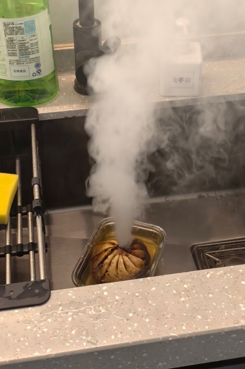 用公司微波炉制造出了活火山[泪奔] ​​​