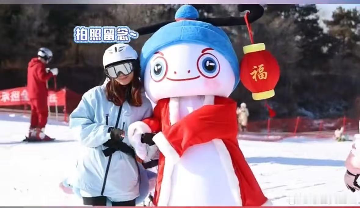 辽视春晚吉祥物e人属性大爆发  辽宁滑雪场发现一只野生腾 腾腾滑雪记，记录腾腾的