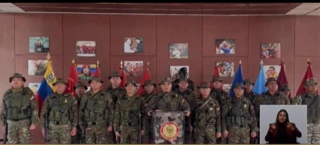 委内瑞拉国防部长弗拉基米尔·帕德里诺将军发表声明

他在声明中表示，在导致马杜罗