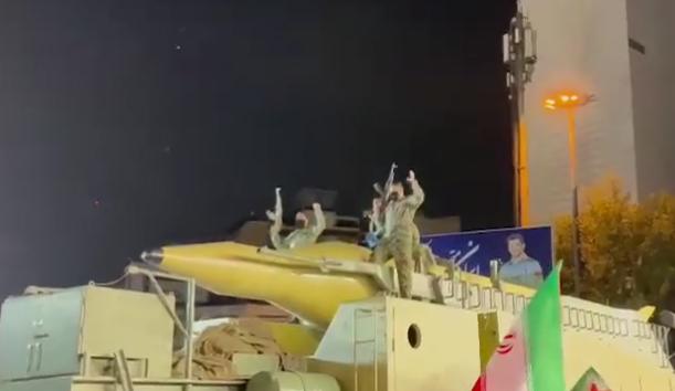 凌晨突发！伊朗宣布三条重大决定，局势正朝着有利于伊朗方向发展
 
2026年4月