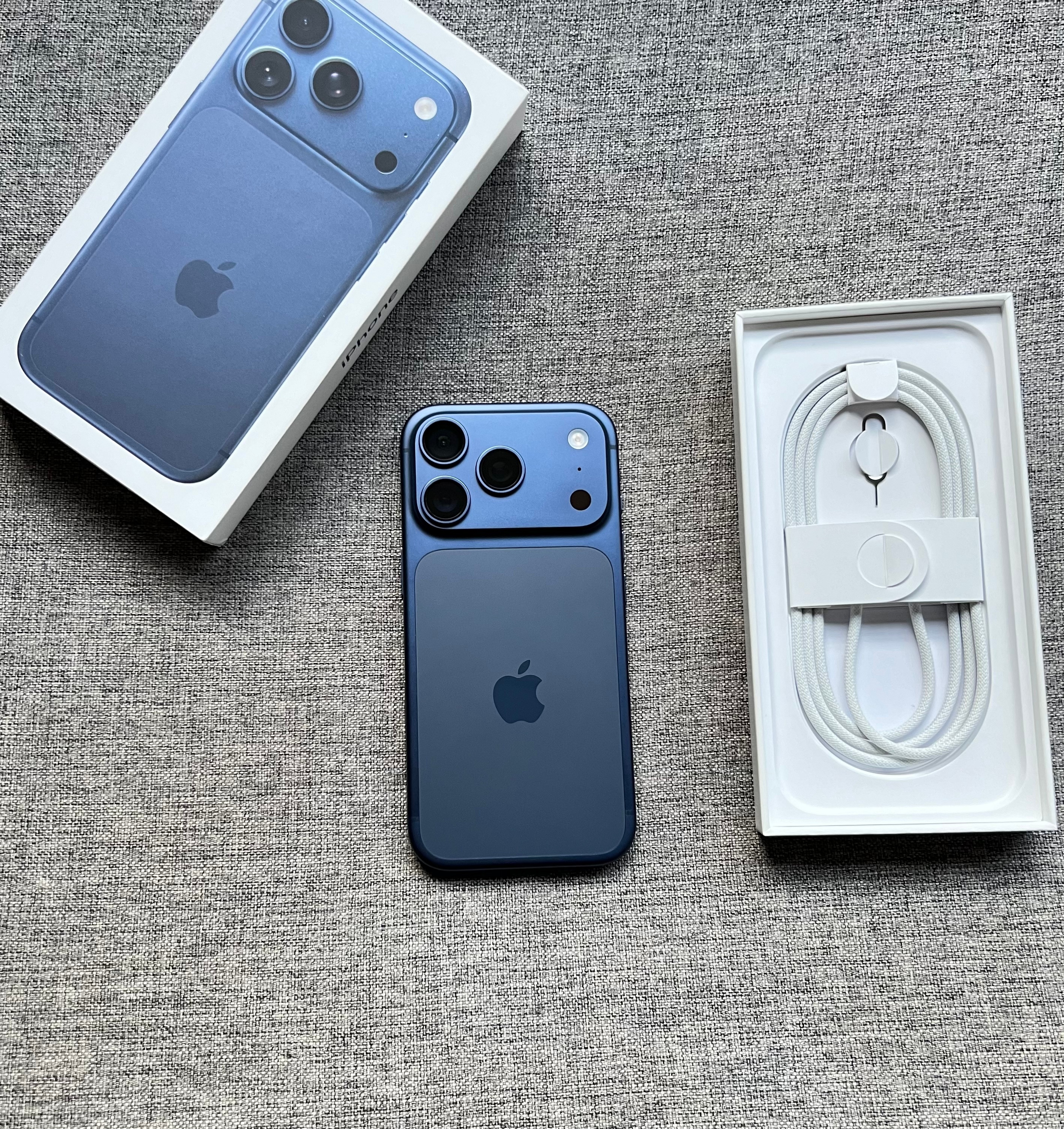 iPhone17 Pro 256G 蓝色，99新全套，电池循环14次，效率100