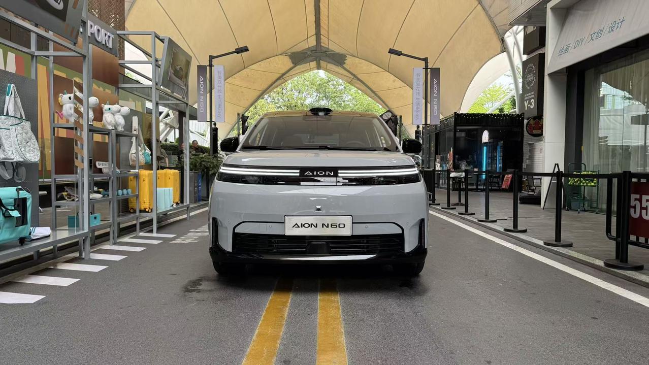 家里我姐有台 V PLUS 和我弟都有一台埃安 Y，我偶尔会开！还是有点发言权的