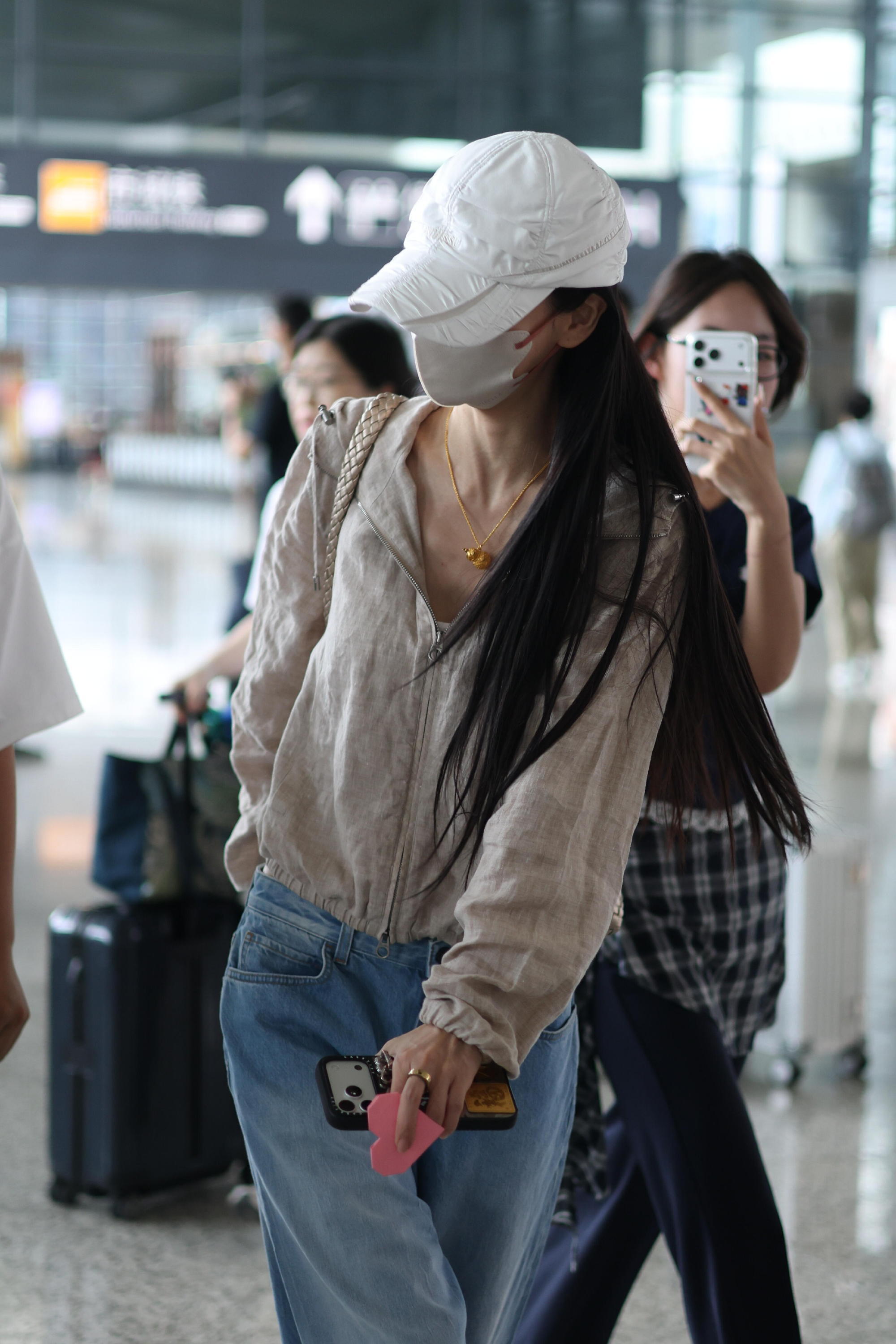 angelababy angelababy “追随光 我对你的爱意永远热烈真诚”