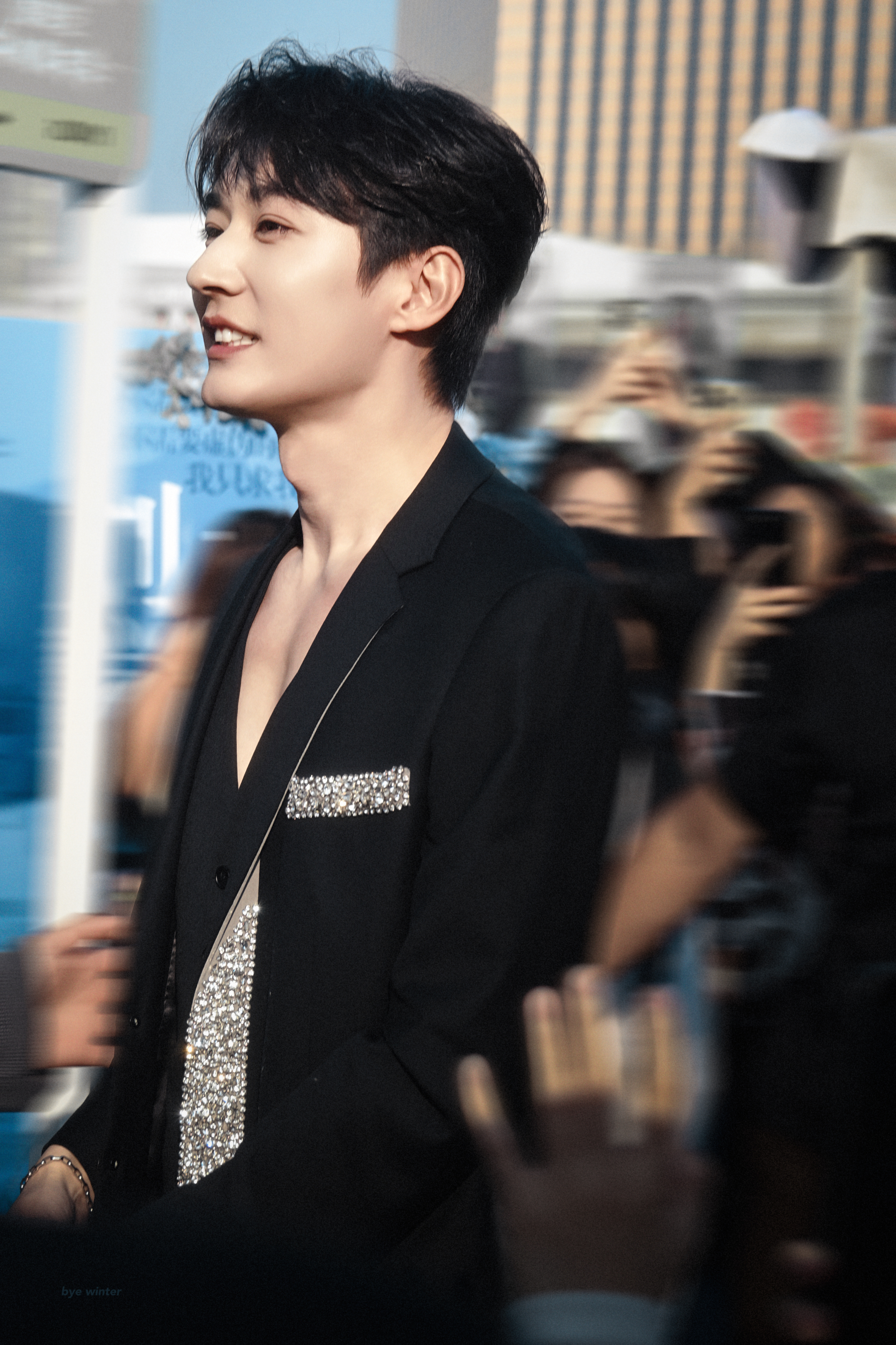 刘学义爱奇艺尖叫之夜 下颌线喉结胸肌爱奇艺粉丝嘉年华 嘉年华饭撒现场 