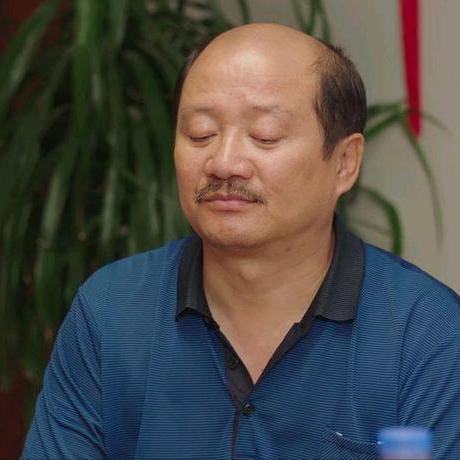 演员，唐鉴军，扮演过乡村爱情里的谢广坤，他回忆说，我是吉林人，小时候，家里穷，买