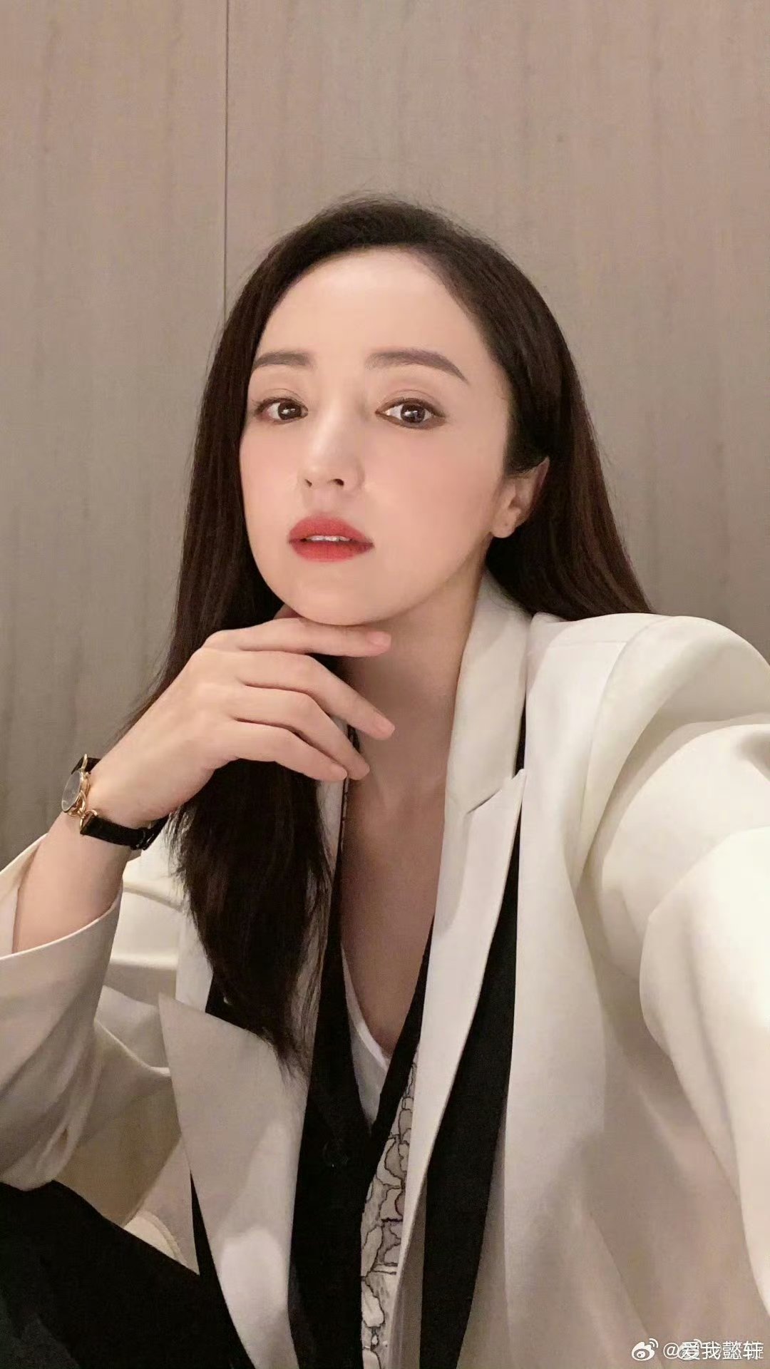 董璇换头像董璇头像换成与周也母女合照 小酒窝不想看妈妈在剧里被打 董璇这头像一换