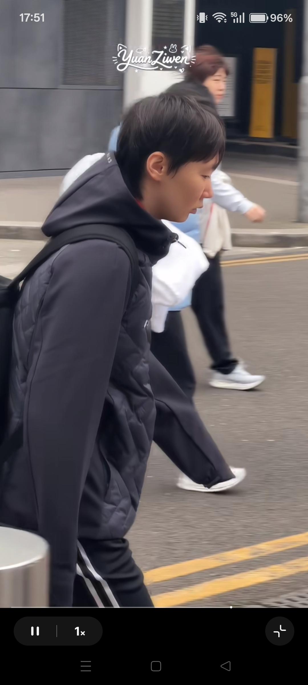 王曼昱出发去训练场了！

这两天两场女团比赛曼昱都没有上场，网上也是众说纷纭，有