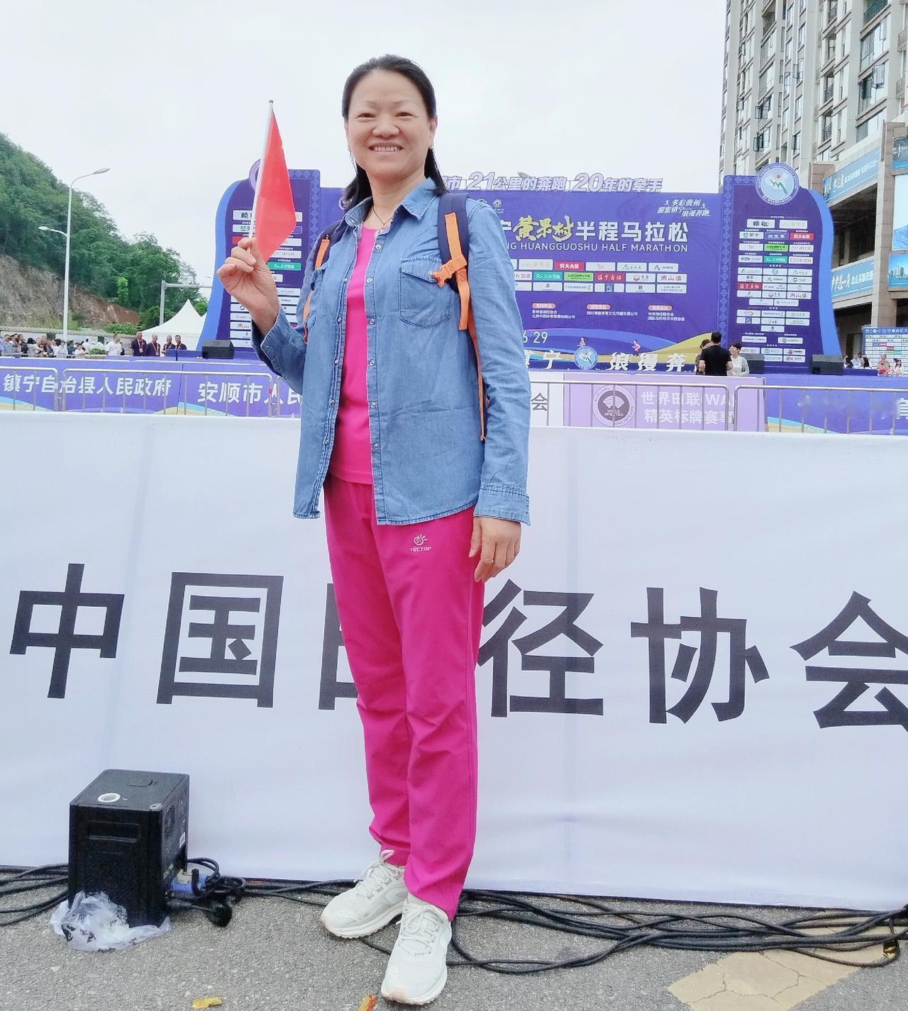 去年于贵州安顺镇宁县避暑，有幸观看了镇宁县举办的马拉松比赛。
如何评价贵州六盘水