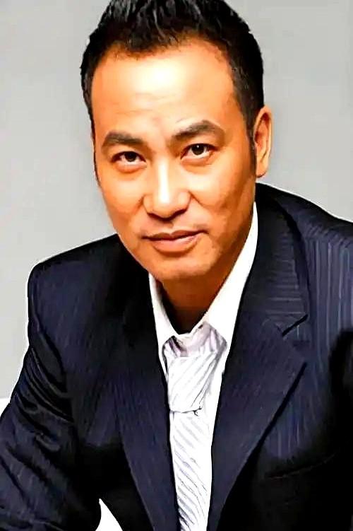 这个世界上我最想不通的人，就是任达华了。

70岁的他去年3月在品牌活动上，因舞