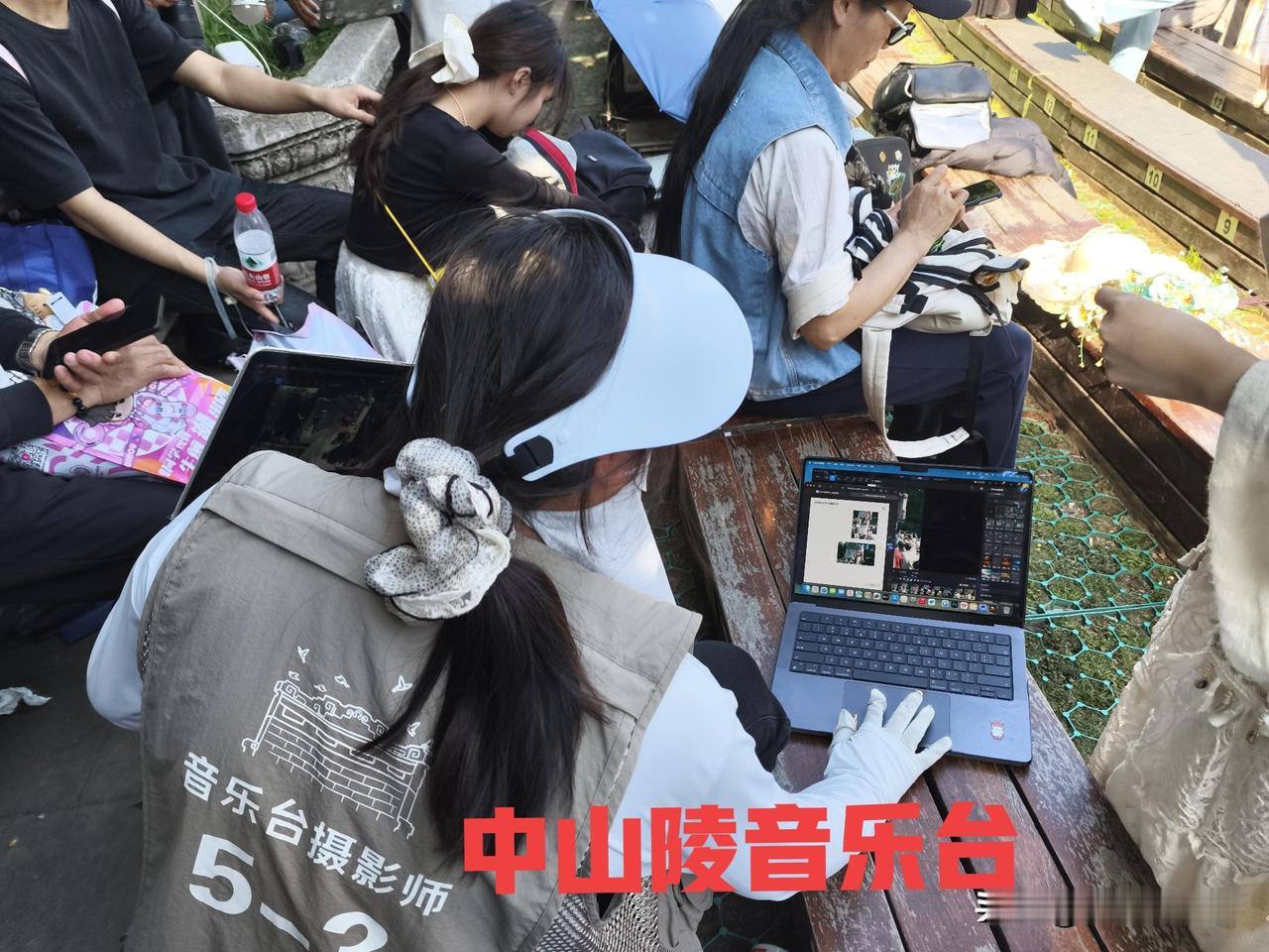 南京中山风景图片分享五一中山陵音乐台，这位剪辑摄影师应该是赚了一笔。具体是如何操