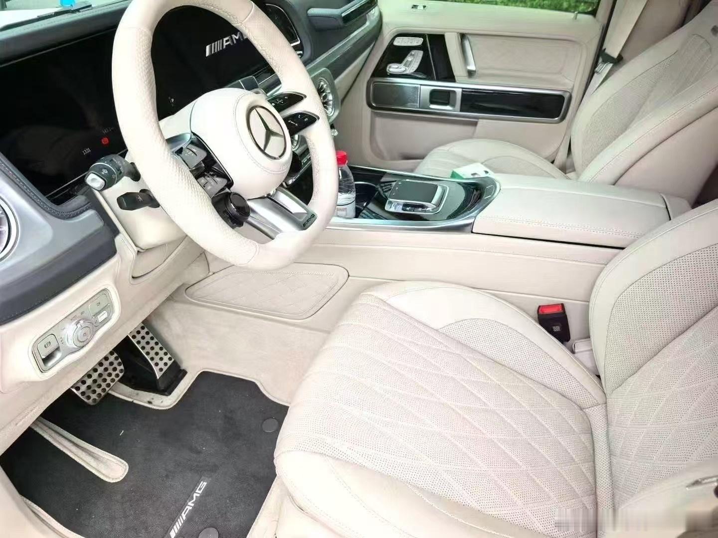 25款奔驰G63白外白米、25年落户、500km ​​​