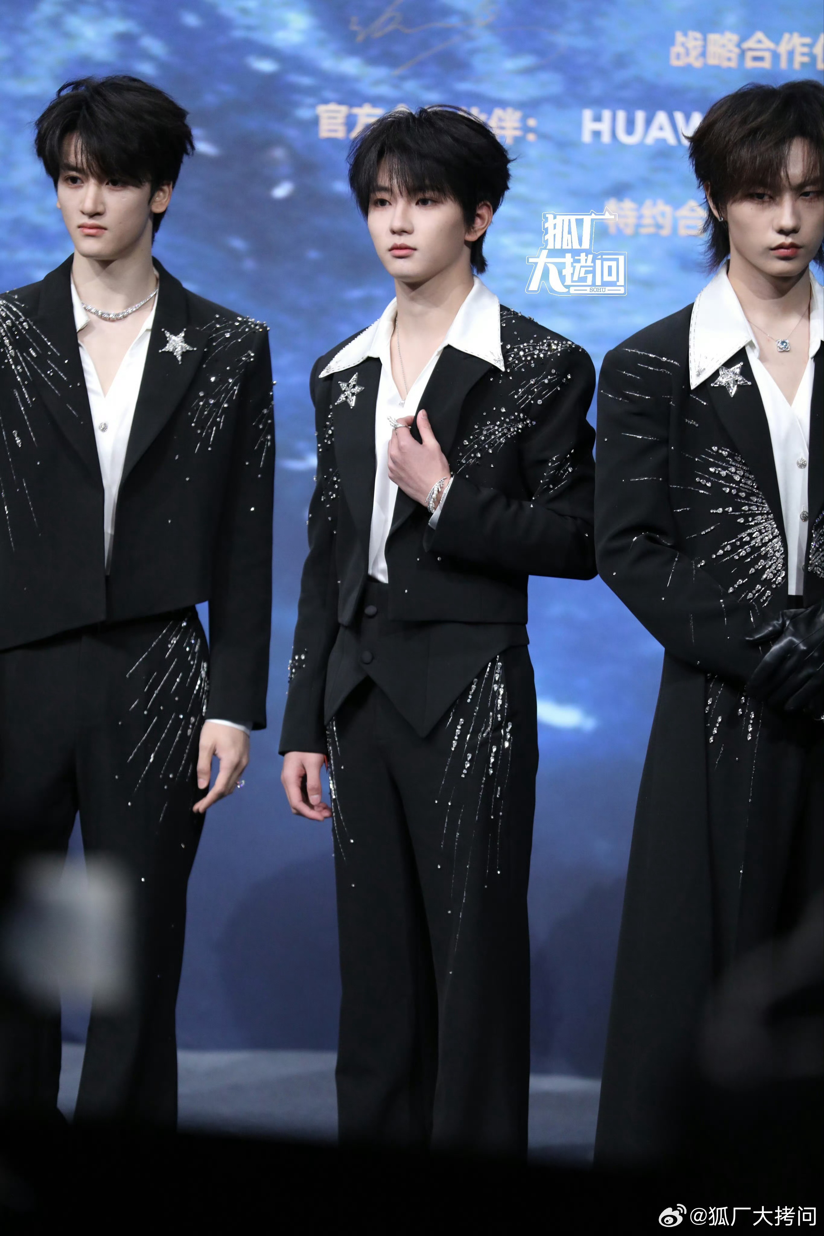 穆祉丞微博之夜红毯生图 