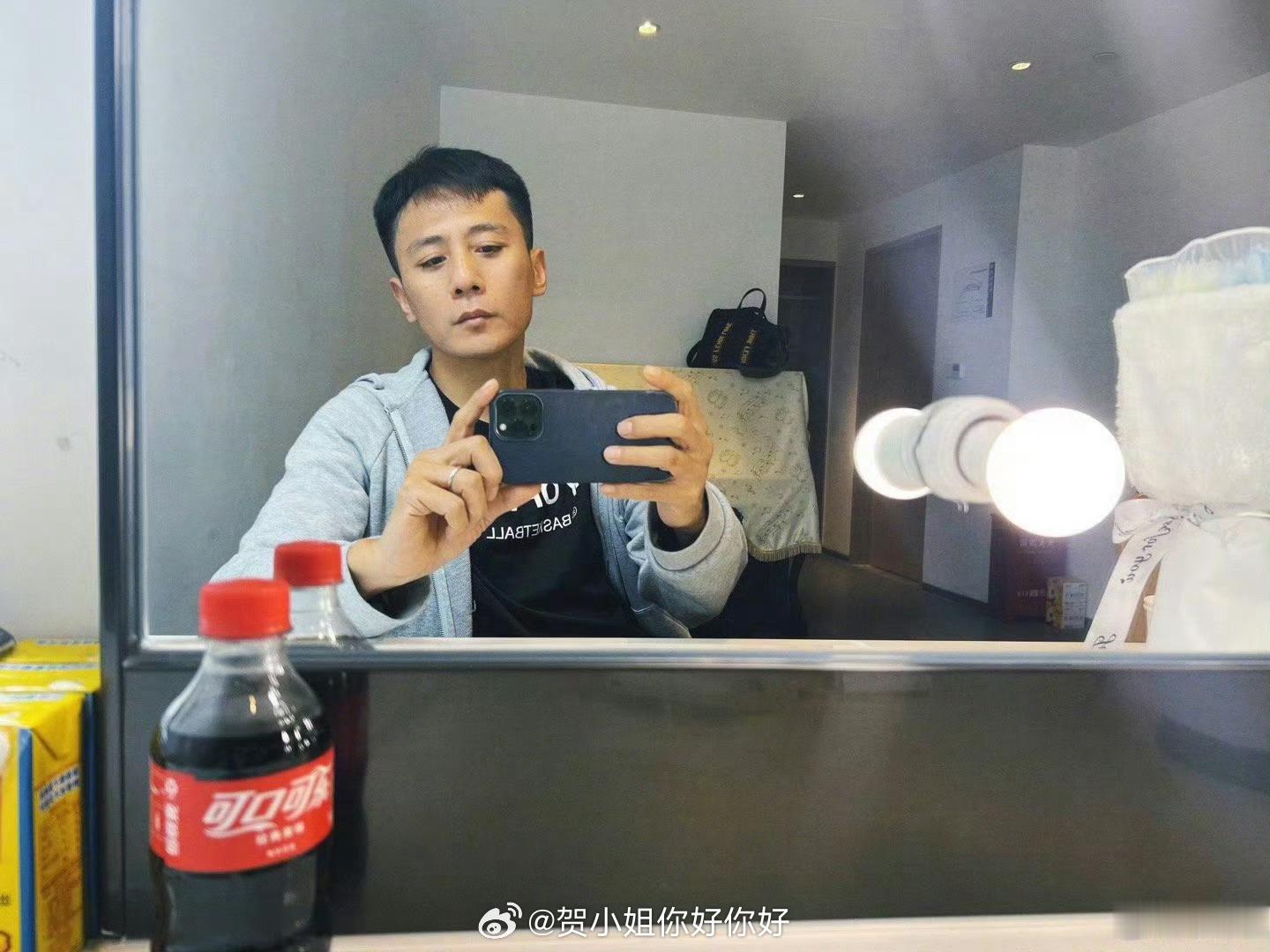 看出来刘烨喜欢喝可口可乐了 