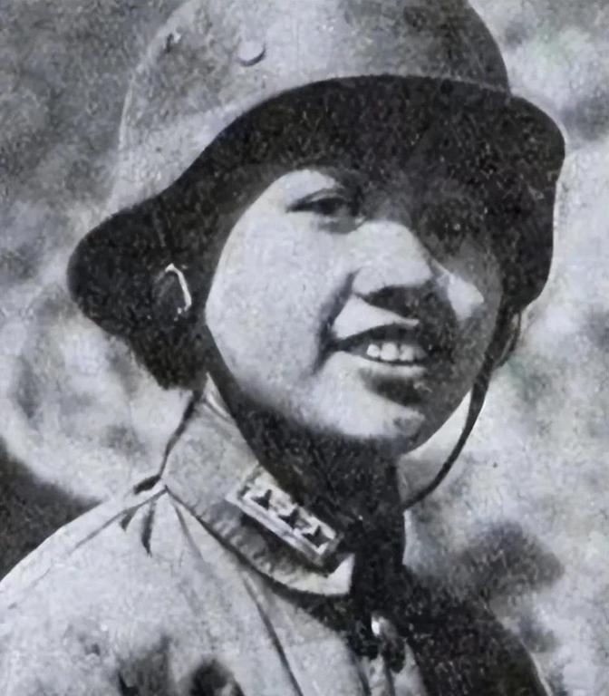 1941年，7个日本兵将一女战士围住，他们竟然有了玷污女兵的恶念，就在一个日本兵