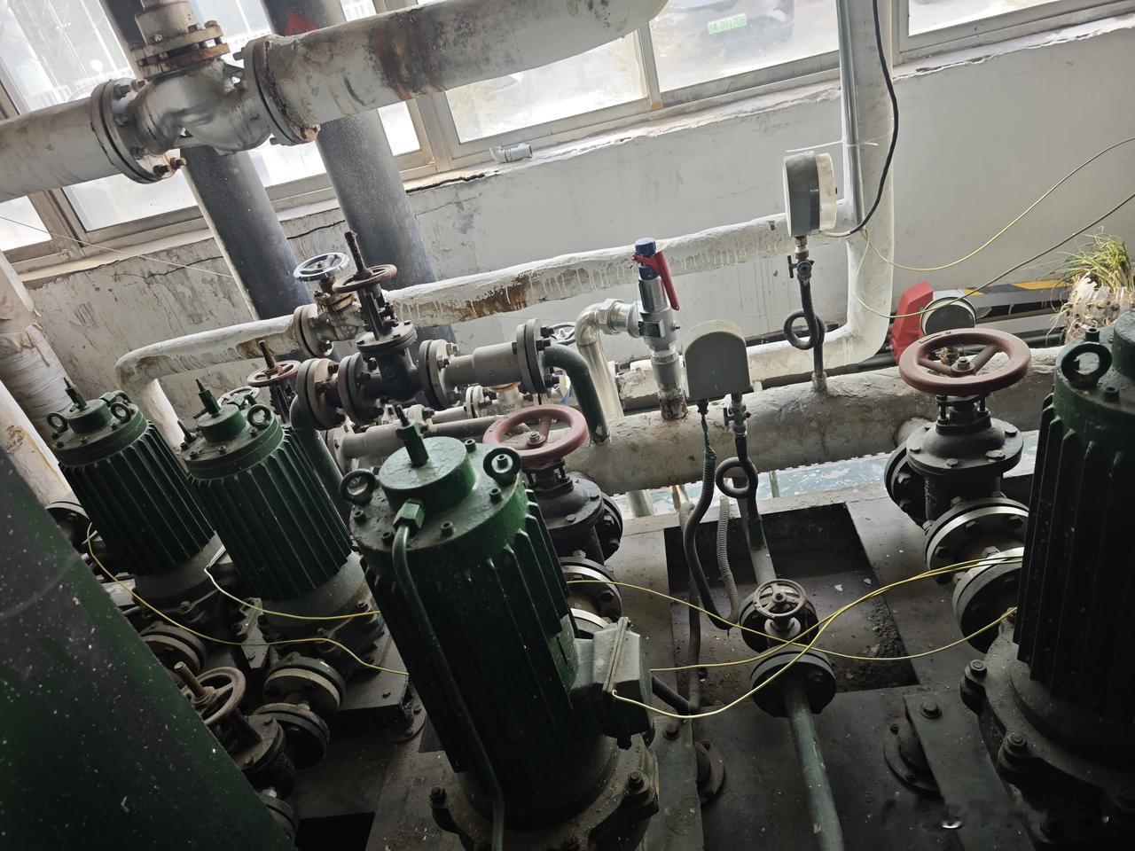 今天我做的线路改造，在复杂的环境也得干。

以前施工肯定是标准的，现在检查的说不