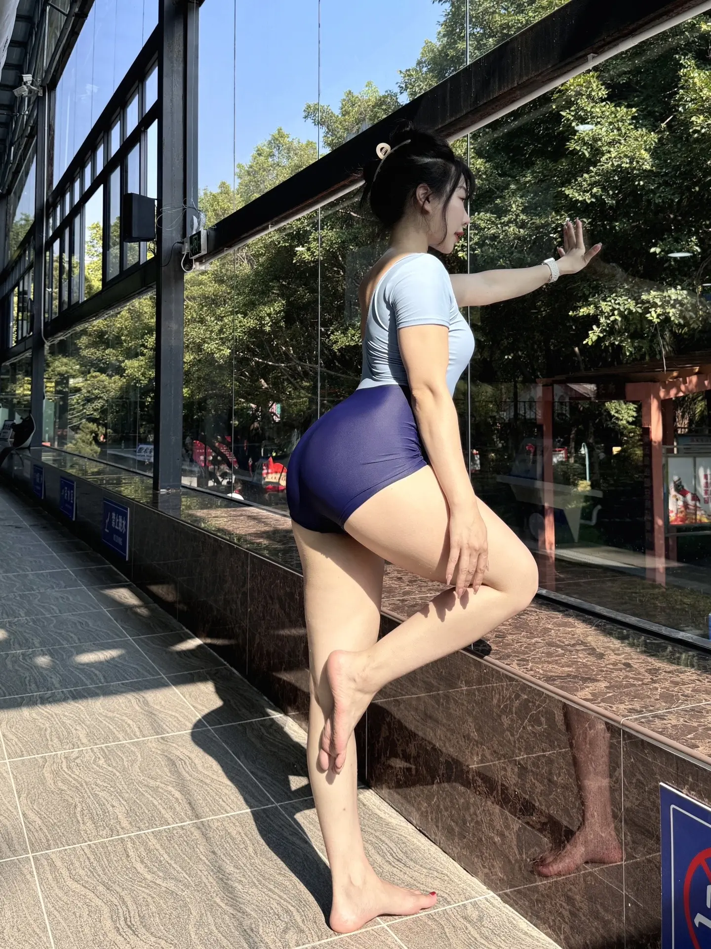 抓住夏天的尾巴 去游泳吧。