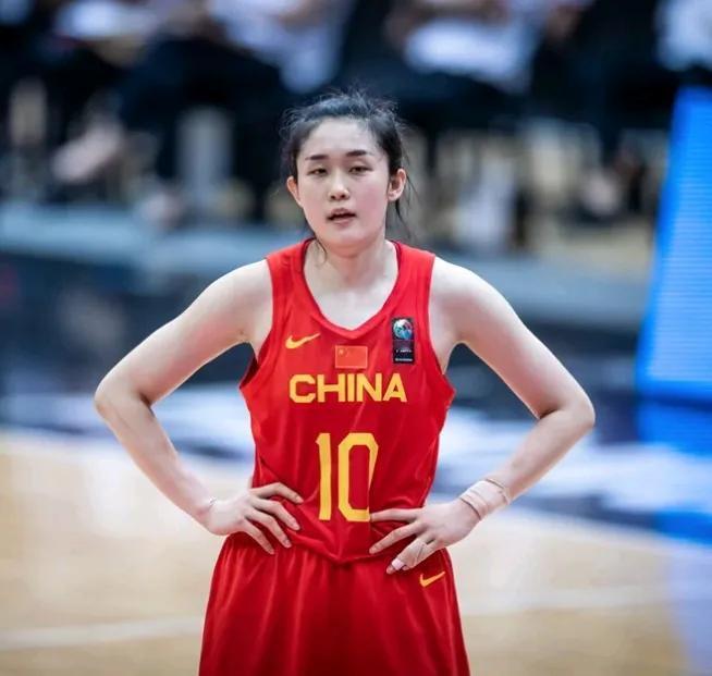 宫鲁明的中国女篮，我个人觉得潘臻琦的状态下滑是最快的，篮板没篮板，投篮没投篮，太
