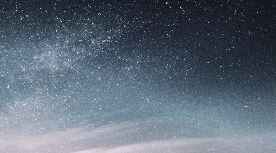 天上的星星，为何像人群一样拥挤，地上的人们，为何像星星一样疏离。——蔡明亮《且听