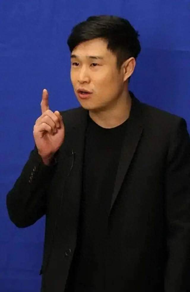 小沈阳当场炮轰导演组：人家满汉全席，给我仨箱子就打发了？