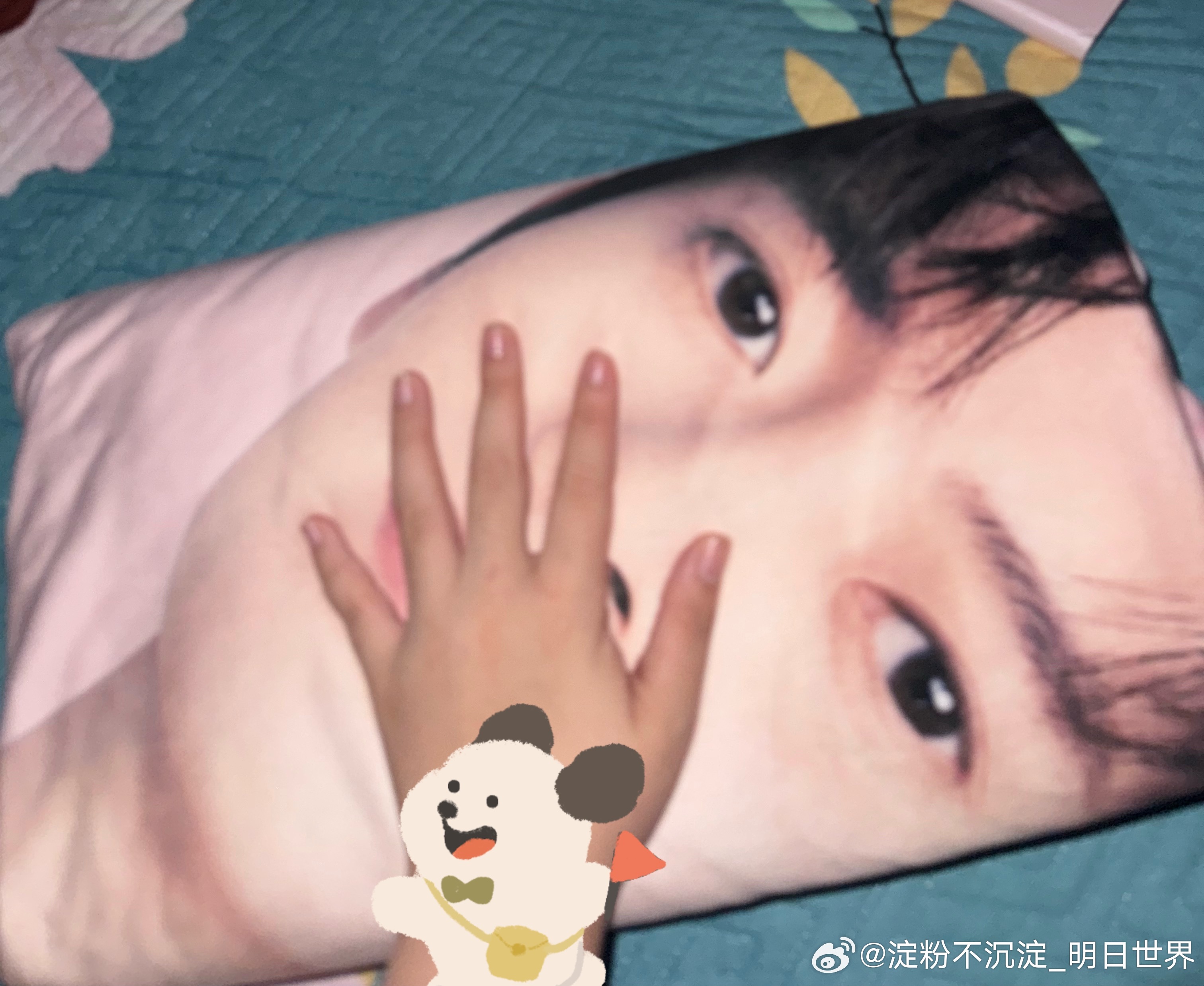 任嘉伦[超话]  晚安[坏笑]没有枕头  [坏笑] ​​​