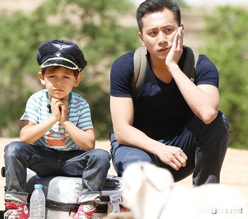 47岁男星再破纪录，旧爱新欢暗战，官媒通报藏着什么秘密。
刘烨最近可不得了。12