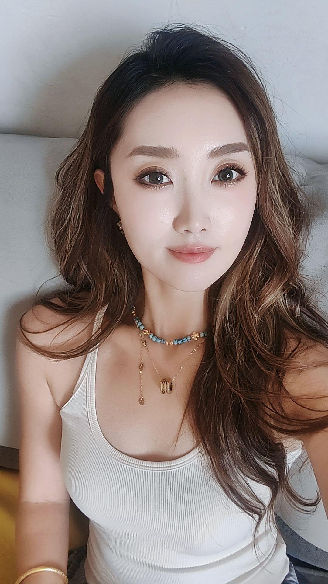 世界上最好的放生就是放过自己，不要和往事过不去，因为他已经过去…