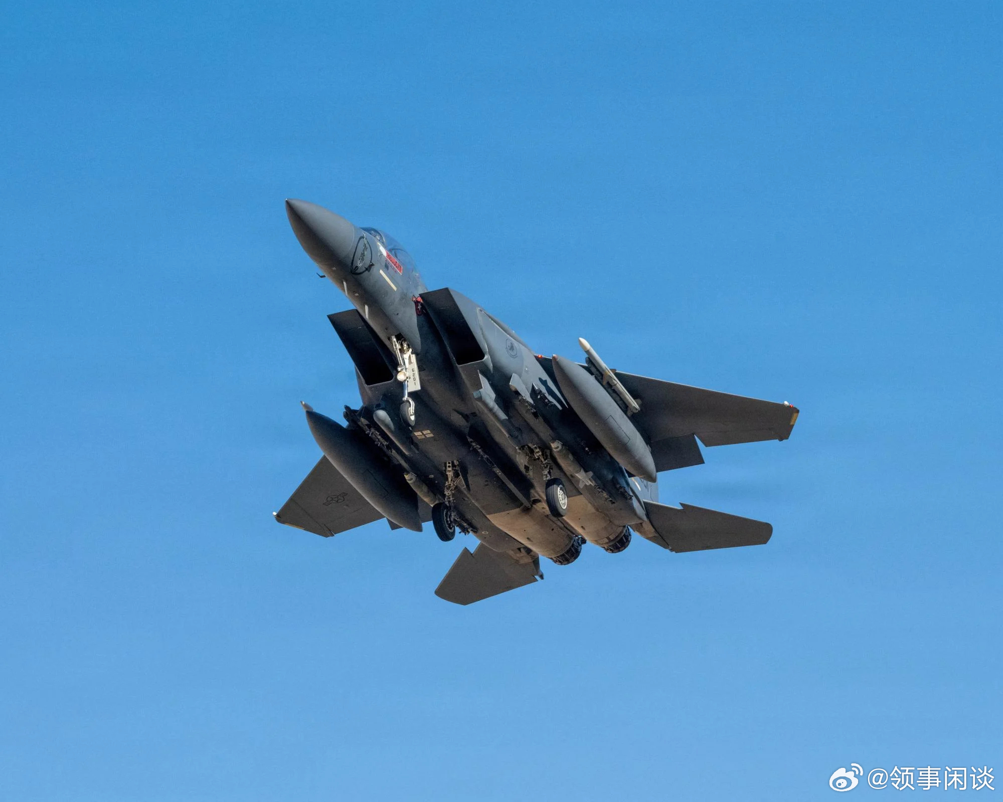 【美国F-15E战机被证实击落伊朗，德黑兰方面公布了战机残骸照片】（卫报）一架美