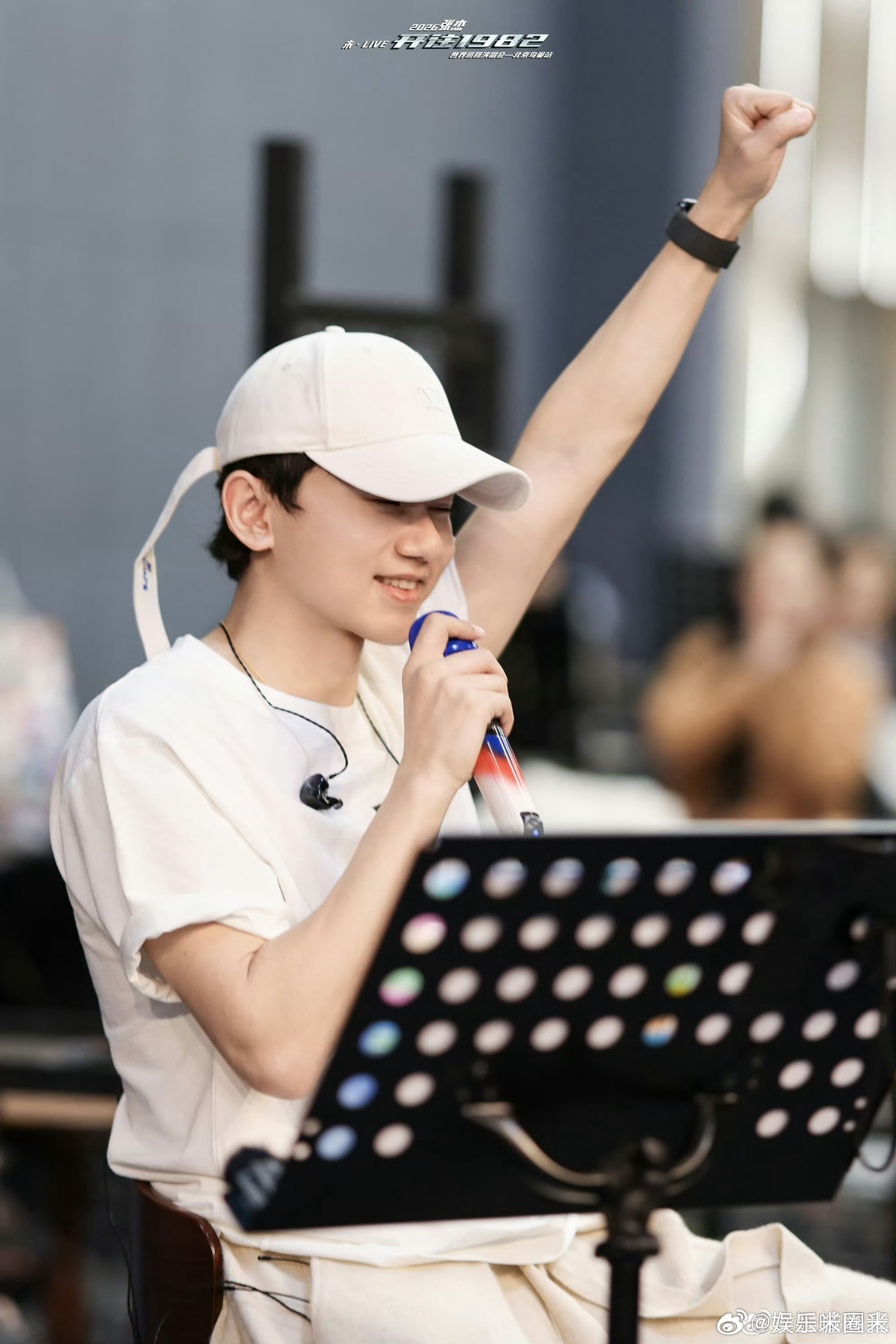 汪苏泷你怎么把人素龙顺走了不愧是汪苏泷，总能用奇奇怪怪可可爱爱的行为制造笑点，顺