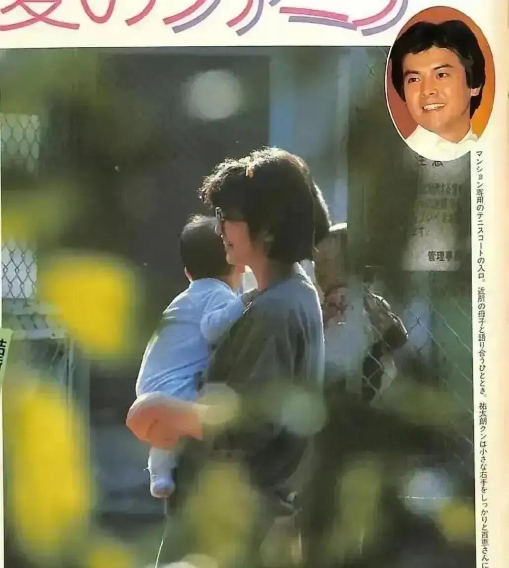 15岁演《伊豆的舞女》，那是含苞待放。
 
到了1975年的《潮骚》，眼神就不一