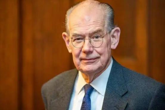 美国战略圈里，有位资深专家的警告说：中国似乎养成了一个危险的坏习惯，那就是低估了