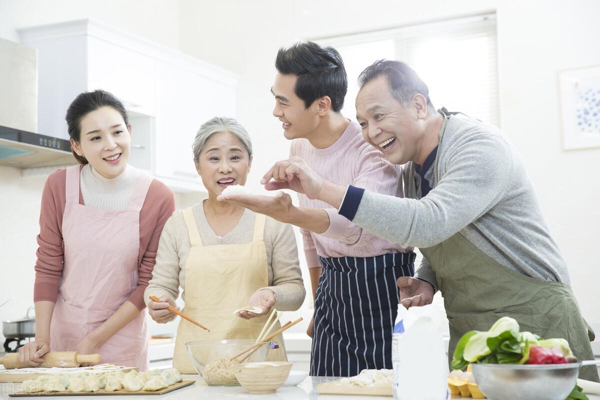 【惊人真相曝光！婆婆辱孙子引家庭崩溃，竟藏着一个震惊的秘密！】

我叫李明，是个