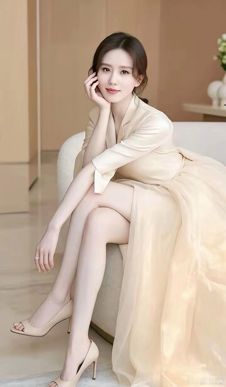 刘诗诗的美太让人惊艳了，清雅脱俗，一眼便心动不已！ 